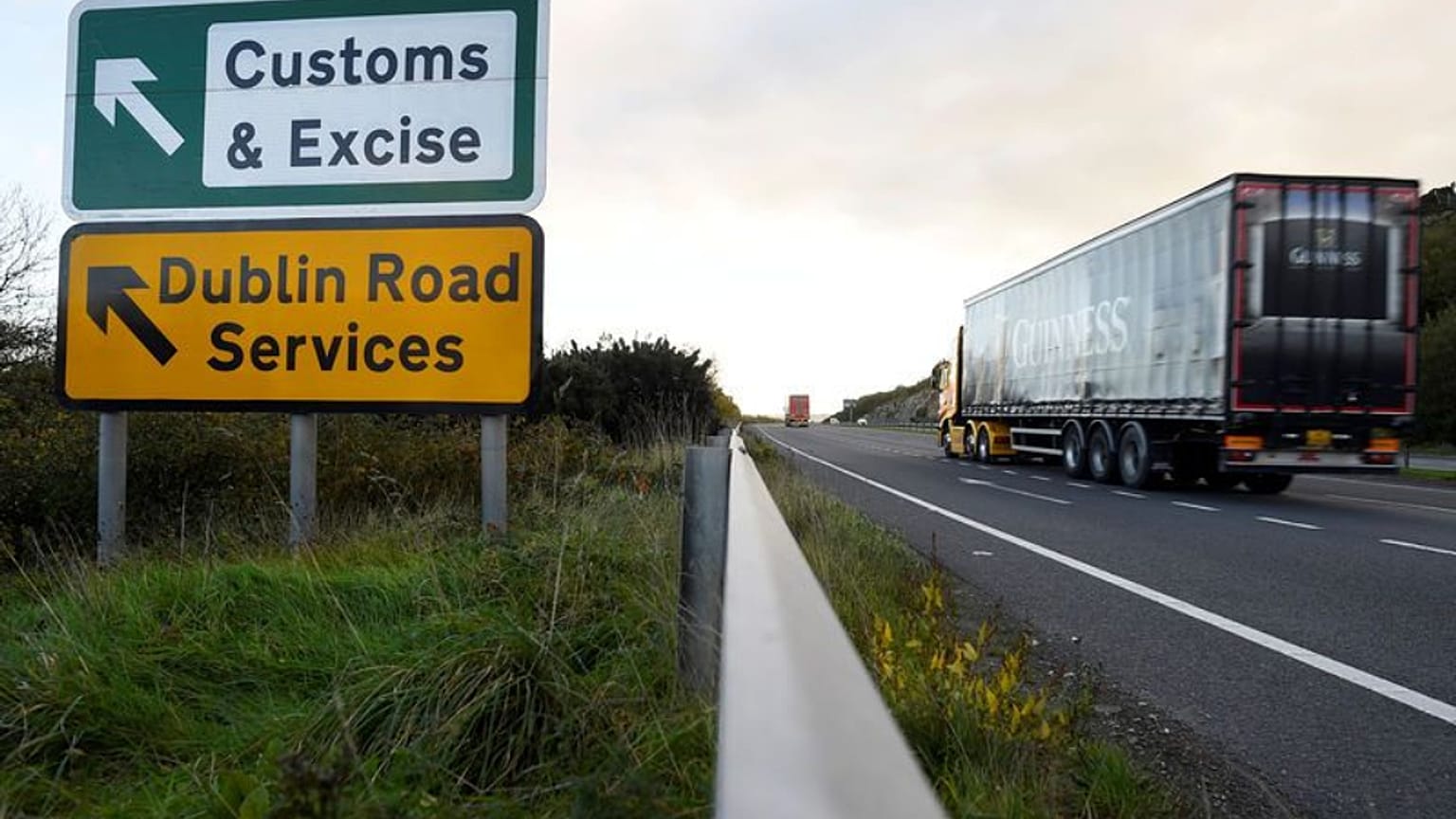 Brexit: İngiltere anlaşmasız çıkış halinde İrlanda sınırında gümrük ve kontrol uygulamayacak
