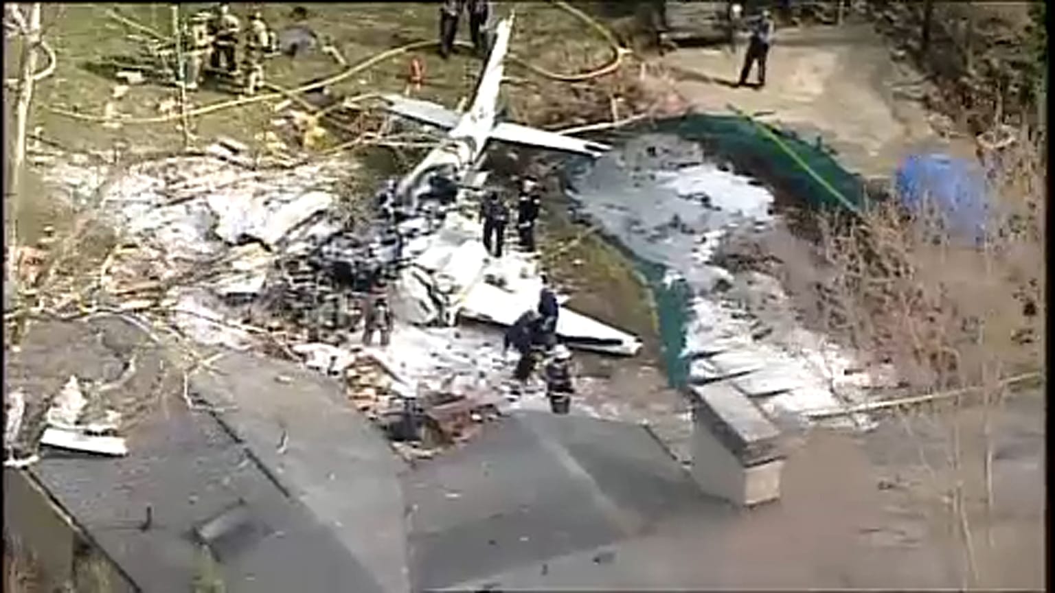 Családi házra zuhant egy kisrepülő