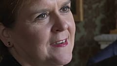 Sturgeon carga contra May por el caos del Brexit