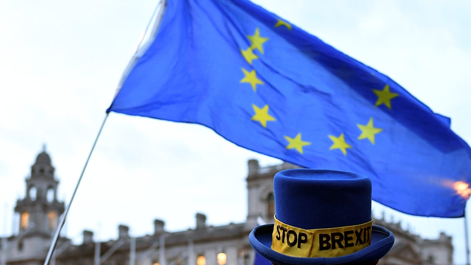 Brexit: Τέσσερα σενάρια και...15 μέρες!