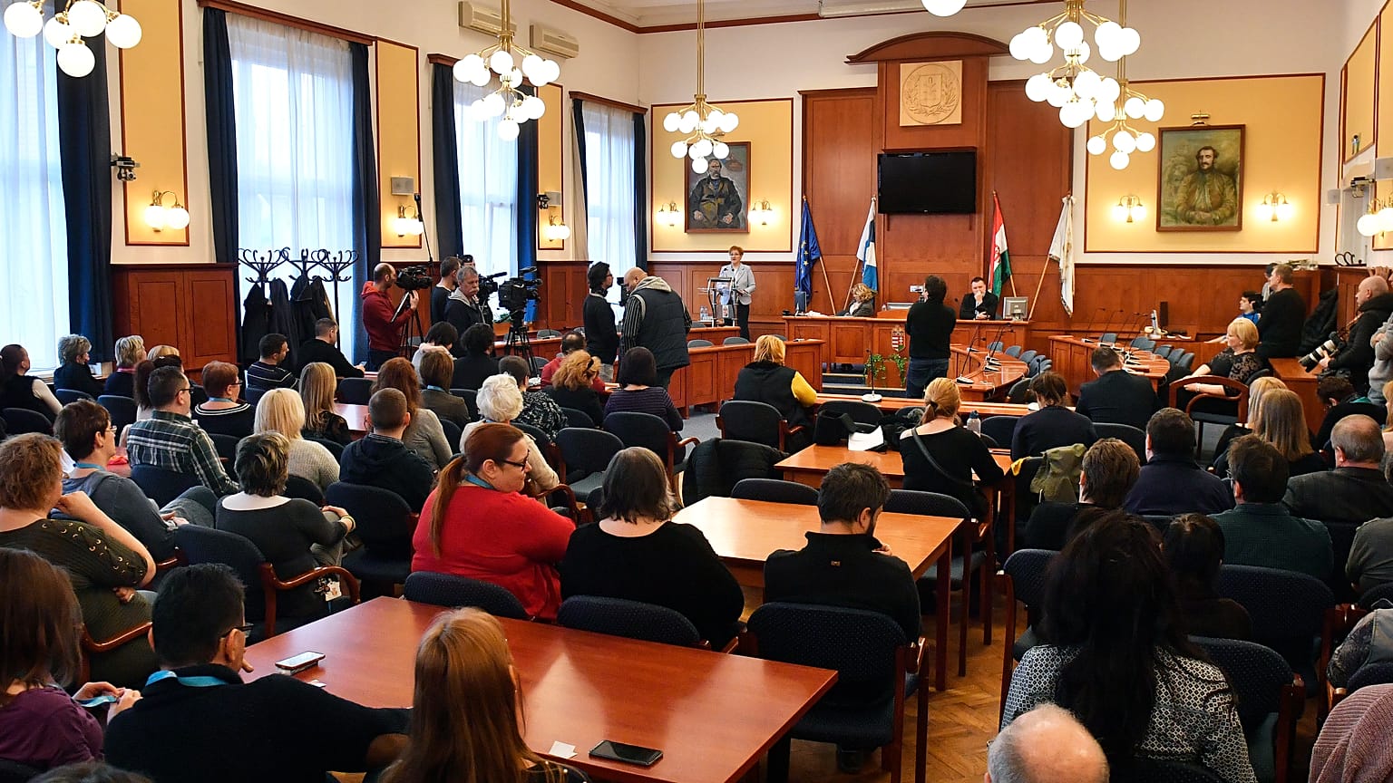 Azonnali béremelést követelnek a közszférában dolgozók