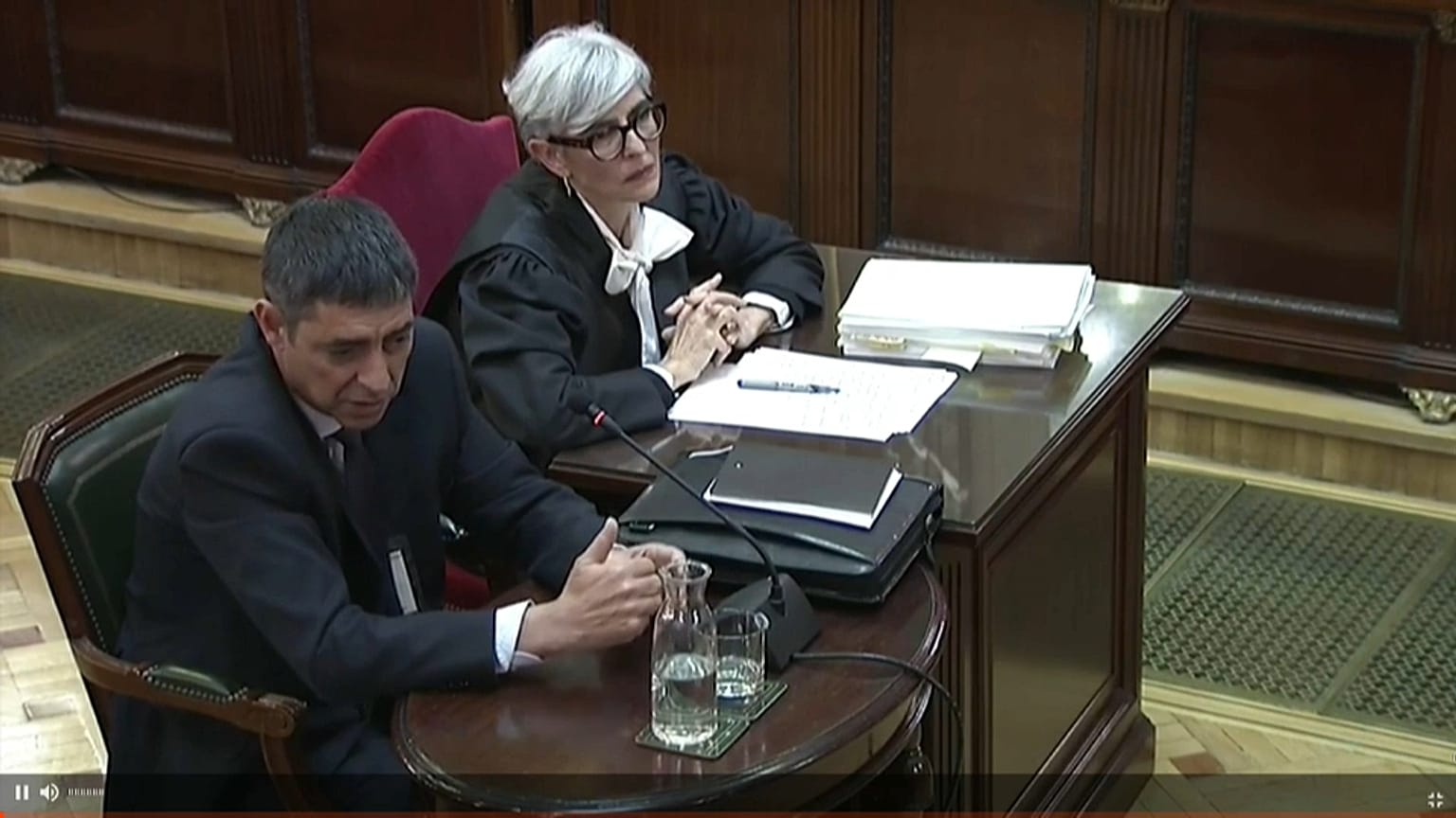 Trapero acusa a Forn de actuar con "irresponsabilidad"