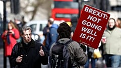 Brexit : les députés voteront-ils pour un report du divorce avec l'UE ?
