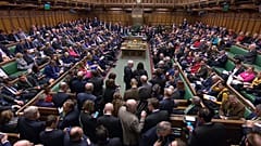 Les députés britanniques votent pour un report du Brexit au moins jusqu'au 30 juin 