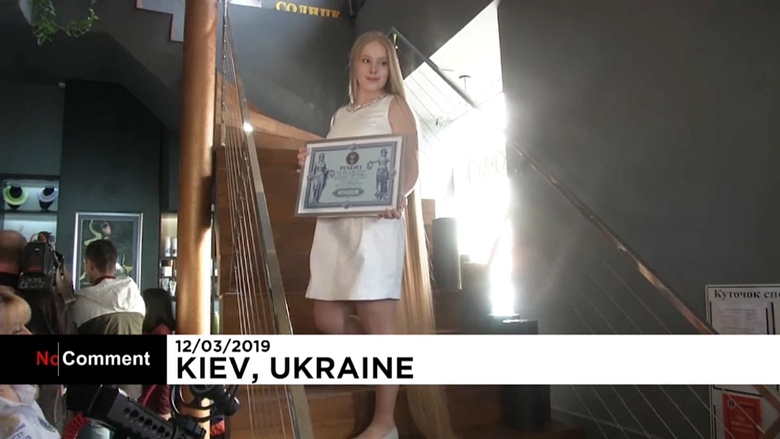 Ukraynalı 'Rapunzel', 2 metre 35 santimetre uzunluğundaki saçlarıyla rekor yolunda