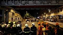 Tragedia in India: crolla un ponte pedonale, 5 morti e 36 feriti