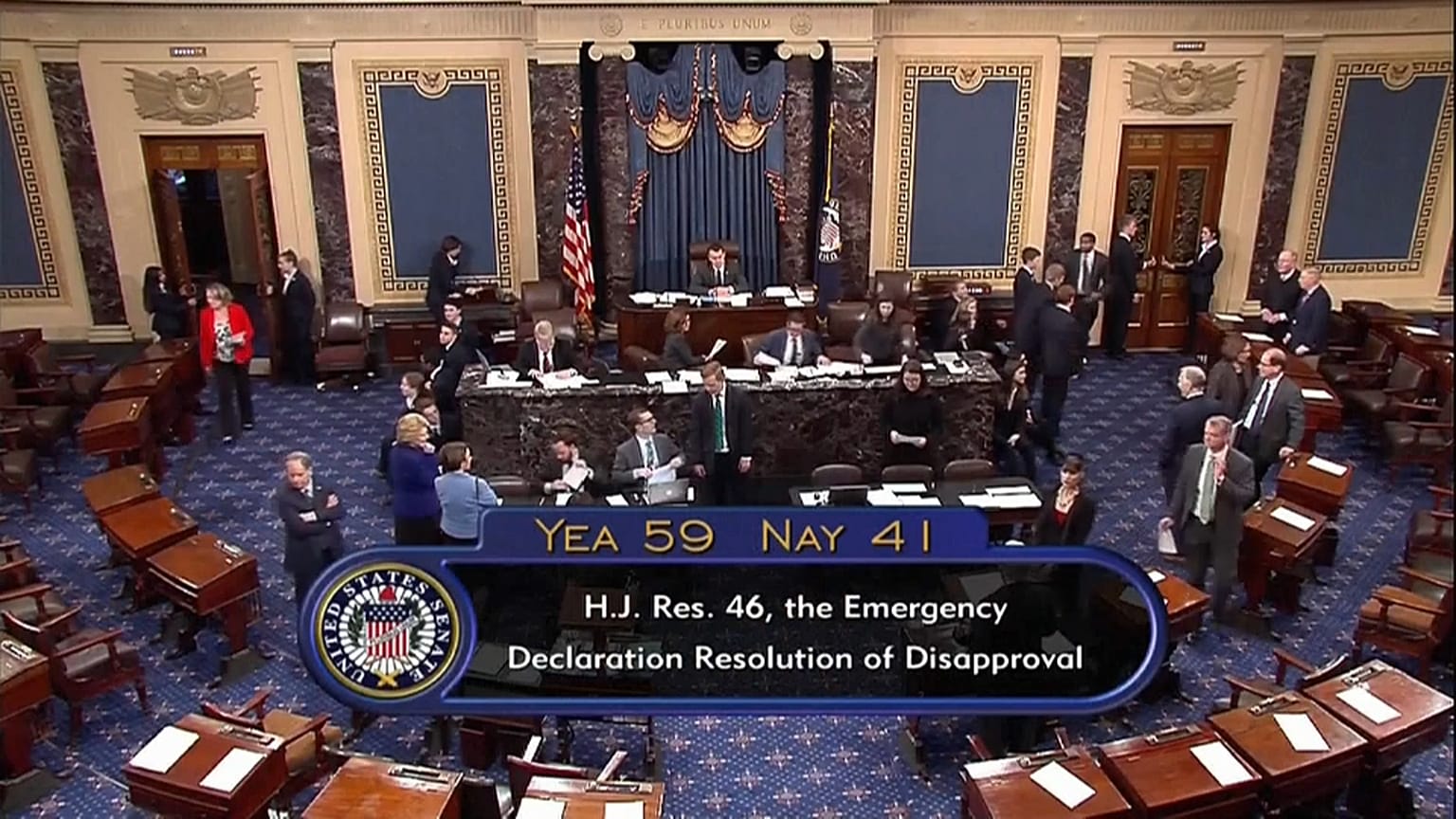 Trump humillado en el Senado estadounidense por el muro