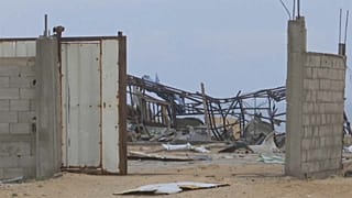 من آثار الضربة الجوية على غزة