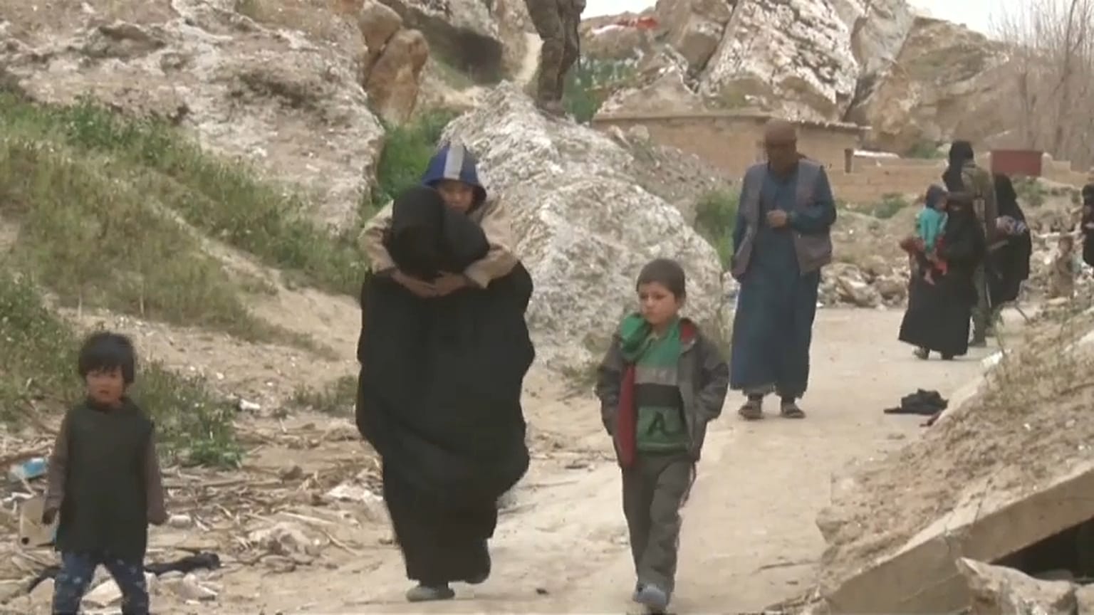 حالات خروج جماعية من الباغوز التي تحاصرها قسد