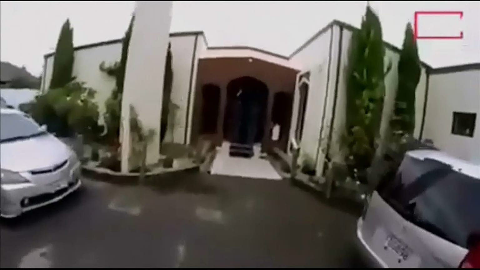 Captura de pantalla de uno de los terroristas conduciendo por Christchurch 