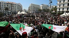 مئات الآلاف يتظاهرون ضد بوتفليقة في الجزائر