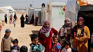 وصول أطفال من مخيمات النازحين في سوريا إلى فرنسا 