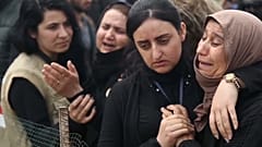 العراق والأمم المتحدة يبدآن أول عملية نقل رفات من مقبرة جماعية في سنجار