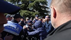 Tirana: violente proteste davanti al Parlamento