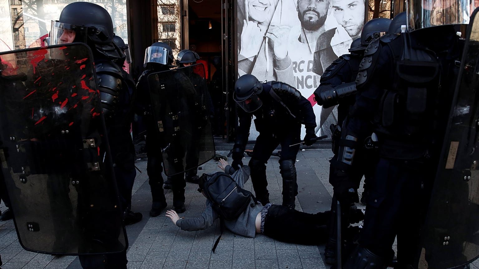 Police body investigate whether officers stole PSG jerseys during Gilets Jaunes protests