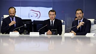Απαγόρευση διαδηλώσεων σκέφτεται ο Μακρόν