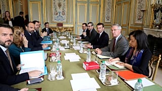 Violences des "gilets jaunes" : Macron dévoile sa riposte