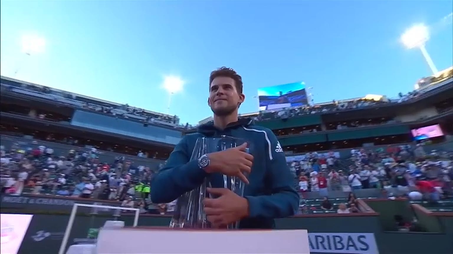 Federernek nem sikerült a bravúr, Andreescunak igen