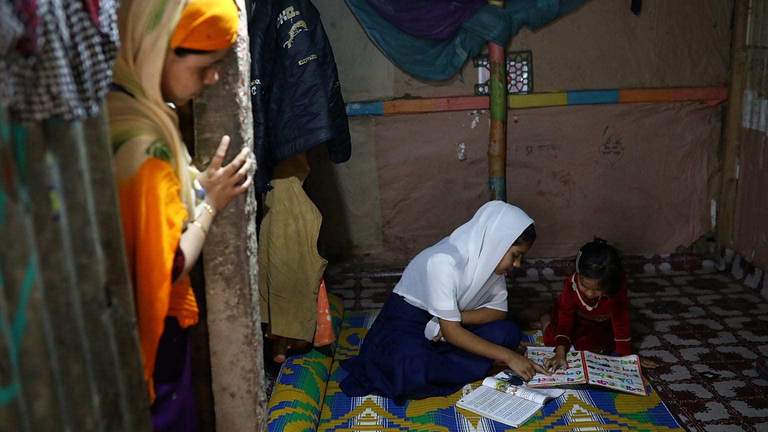 Bangladeş'in okuldan attığı Arakanlı Yasmin 