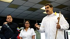 Maduro pide a sus ministros que renuncien para reestructurar su Gobierno