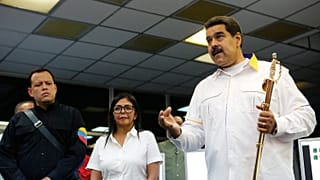 Maduro pide a sus ministros que renuncien para reestructurar su Gobierno