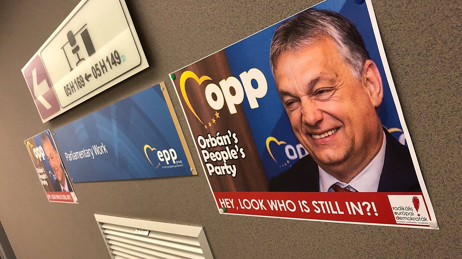 Orbán Embereinek Pártja – átnevezte a néppárti irodákat a RED mozgalom
