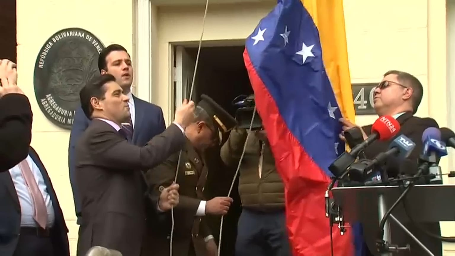 Venezuela denuncia la ocupación de sus sedes diplomáticas en EEUU