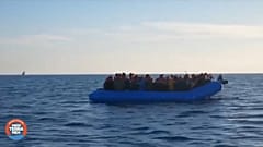 Roma fecha portos a barco italiano com migrantes