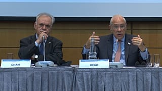 ΟΟΣΑ: «Η Ελλάδα κωπηλατεί ενάντια στο ρεύμα»