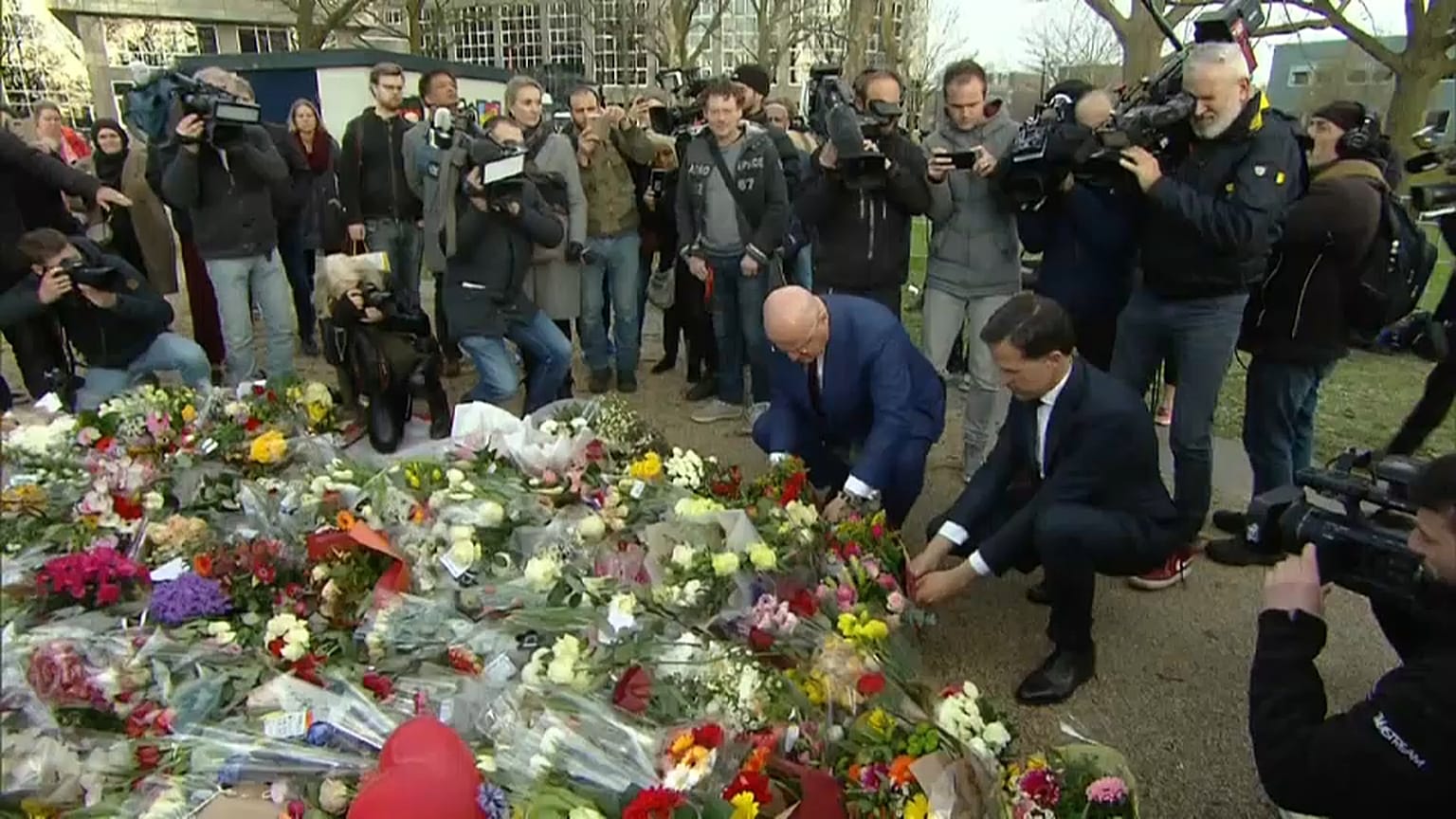 Utrecht: Blumen und Schweigeminute für die Opfer