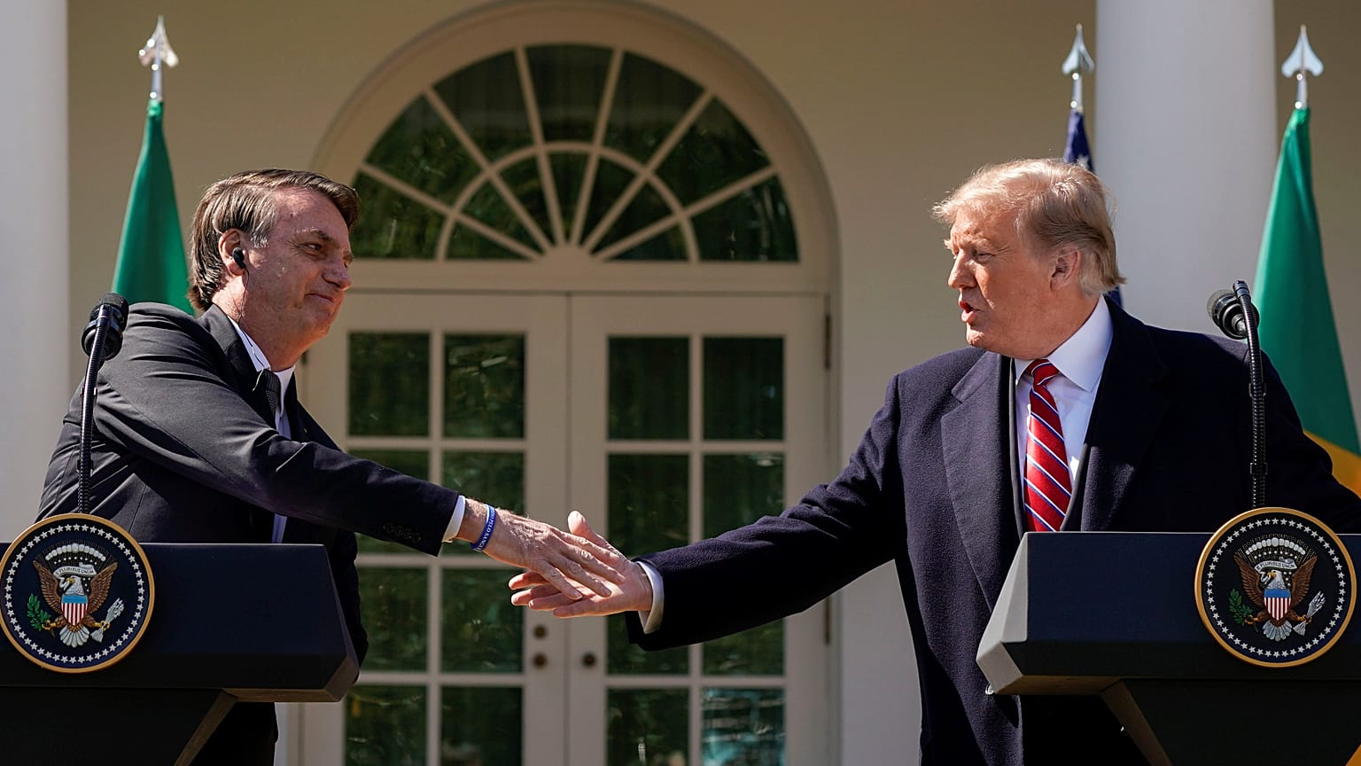 Trump et Bolsonaro affichent leur complicité à la Maison-Blanche