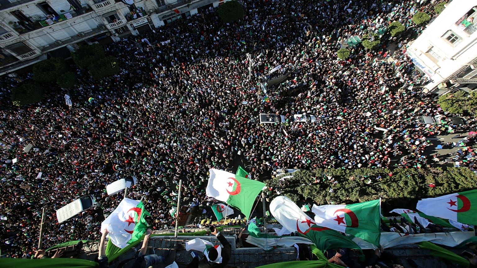 احتجاجات طلابية على ترشيح بوتفليقة لولاية خامسة 