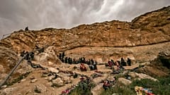 من مخيم داعش إلى الرقة.. عائلات سورية تعود إلى بيوتها لتجد مدينة تعاديها وسكاناً ينبذونها