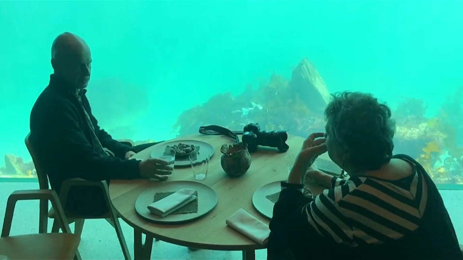 Avrupa'nın ilk su altı restoranı 'Harika' Norveç'te açıldı