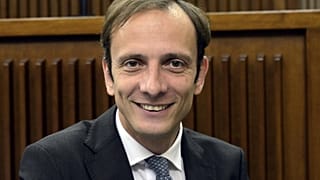 Político italiano contra la vacunación obligatoria contrae varicela