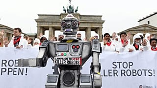 Berlin: Protest gegen autonome Waffensysteme