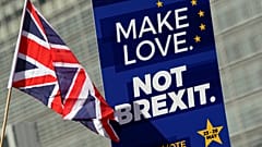 Brexit: Τα «δύο σενάρια» και μία προθεσμία στη Βρετανία!