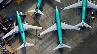 Boeing üretim fabrikasında park halinde bulunan 737 MAX tipi uçaklar
