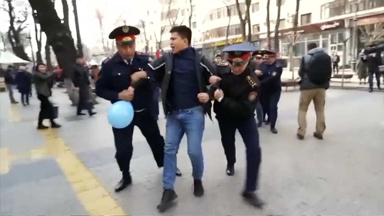 Протесты против переименования Астаны