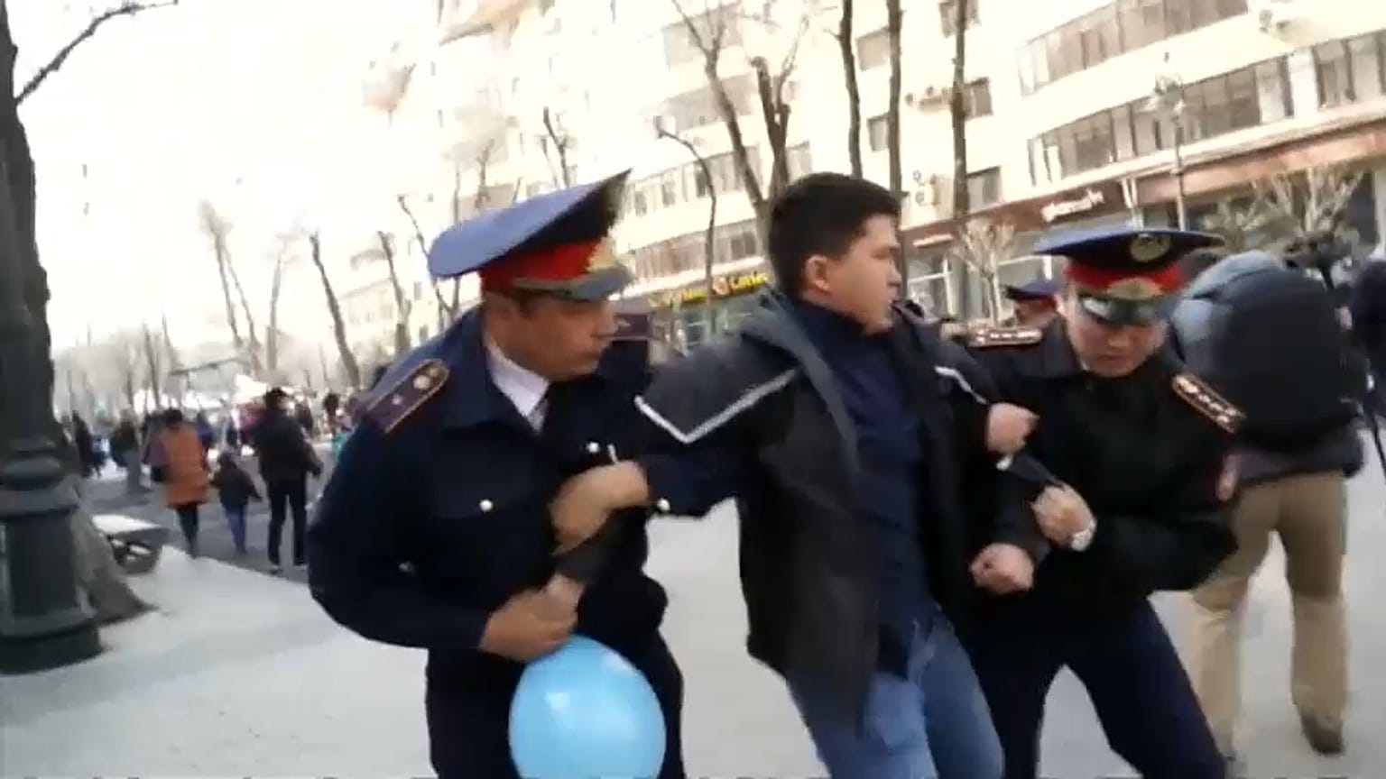 Kazakistan: Astana cambia nome, proteste e arresti