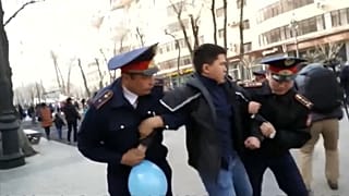Kazakistan: Astana cambia nome, proteste e arresti