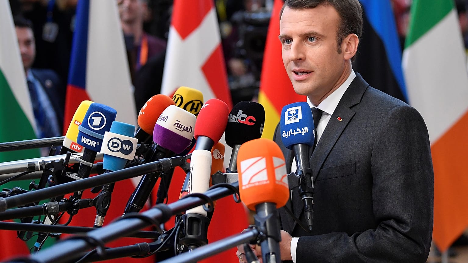Macron szerint semmi sem változott a Fidesz felfüggesztésével