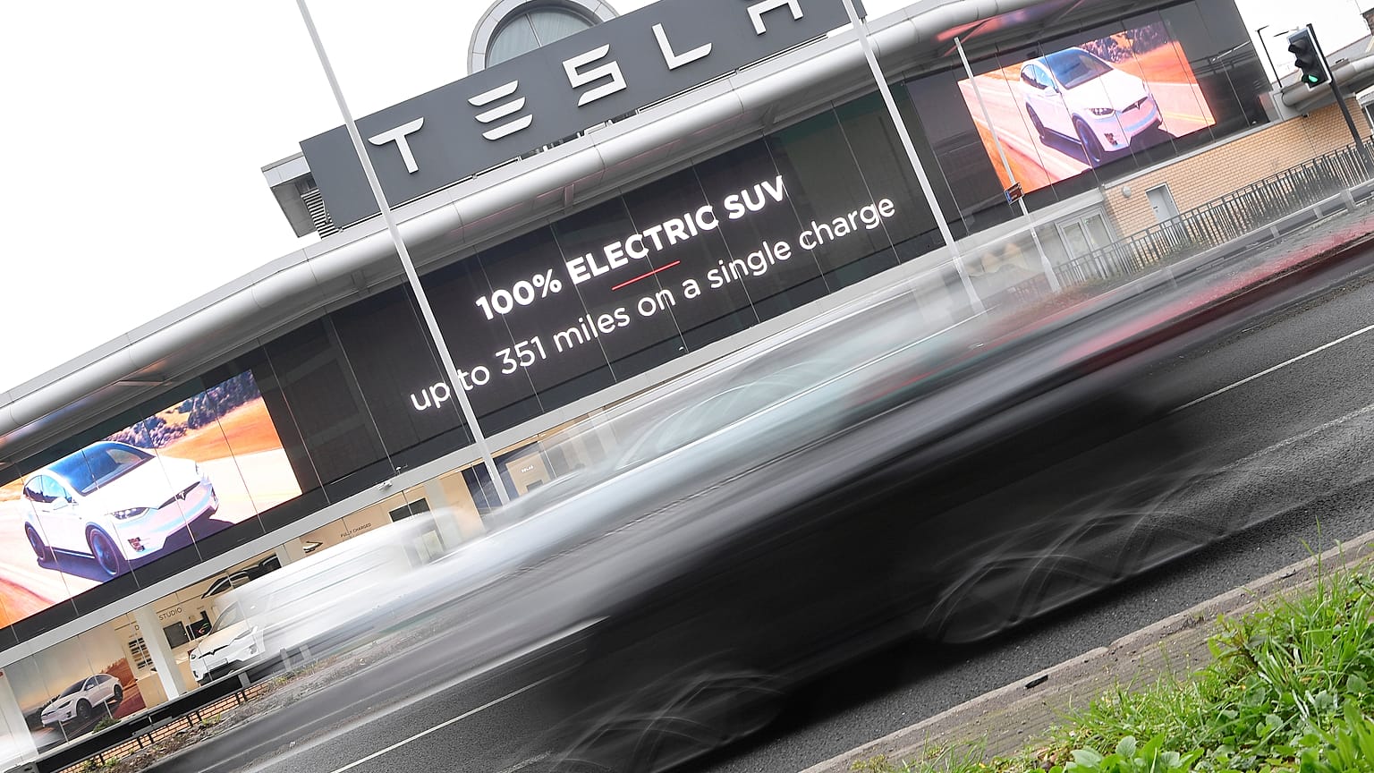 Tesla, otomatik pilot yazılımını çalmakla suçladığı Çinli eski çalışanına dava açtı