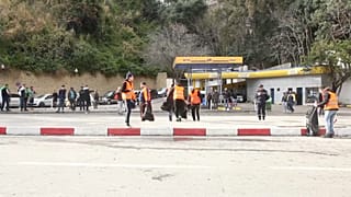 السترات البرتقالية مبادرة شباب تطوعوا لخدمة الحراك في الجزائر