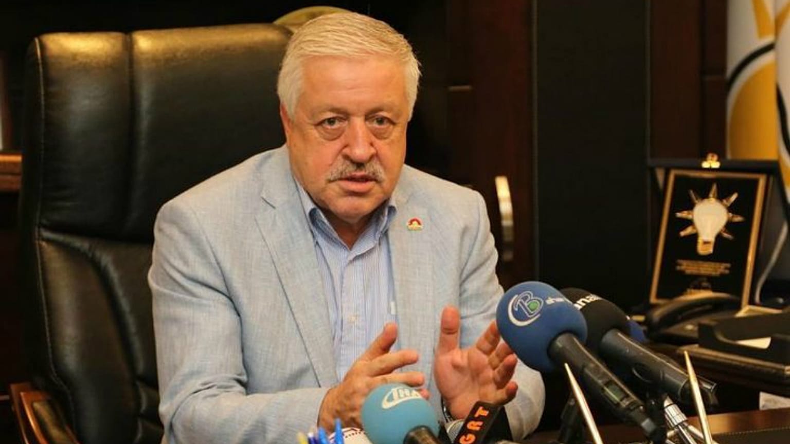 AK Partili vekil Ahmet Uzer, 'Şeyin trene baktığı gibi bakıyorlar' sözleri için özür diledi 