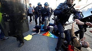 'Gilets jaunes' protester, 73, 'pushed by police', says prosecutor