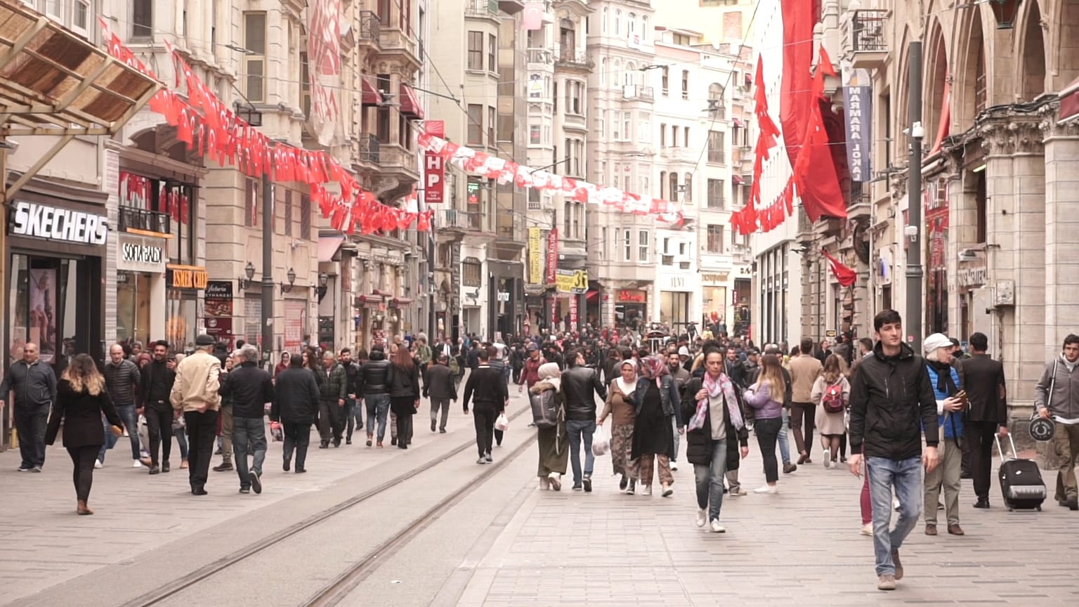 Video | Beyoğlu'nda yerel seçim: Durumdan memnun olanlar ve eskiyi özleyenler