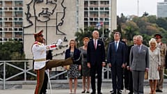 El príncipe Carlos y Camilla en la plaza de la Revolución de La Habana