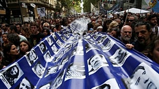 Recuerdan a las 30.000 víctimas desaparecidas durante la dictadura militar en Argentina