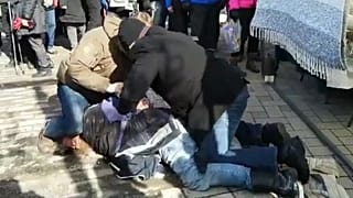 ويدئوی دستگیری مهاجرستیزی که به وزیر امور‌خارجه فنلاند حمله کرد